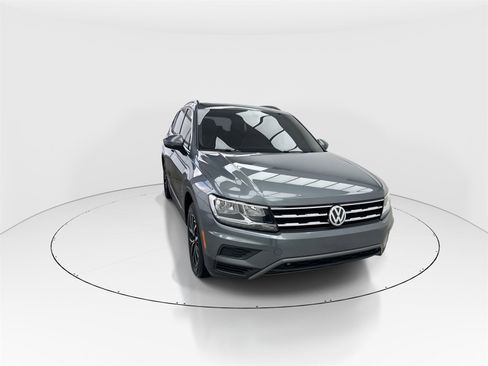 Used 2021 Volkswagen Tiguan SE w/ Panoramic Sunroof Package image 2