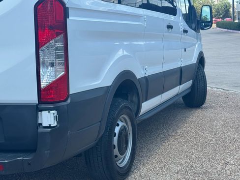 Used 2018 Ford Transit 250 130 Low Roof RWD image 4