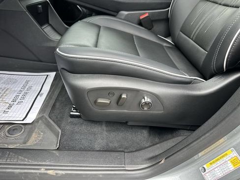 Used 2025 Buick Enclave Avenir AWD/4WD image 16