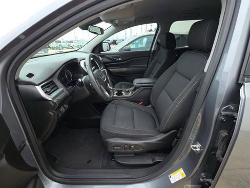 Used 2022 GMC Acadia SLE w/ Driver Convenience Package FWD image 10