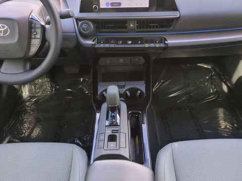 Used 2025 Toyota Prius XLE FWD image 18