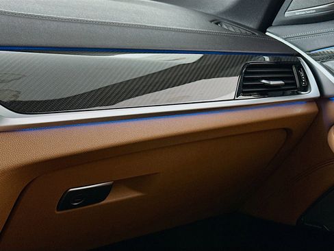 Used 2022 BMW 530e xDrive w/ Premium Package image 19