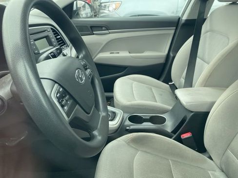Used 2017 Hyundai Elantra SE image 13