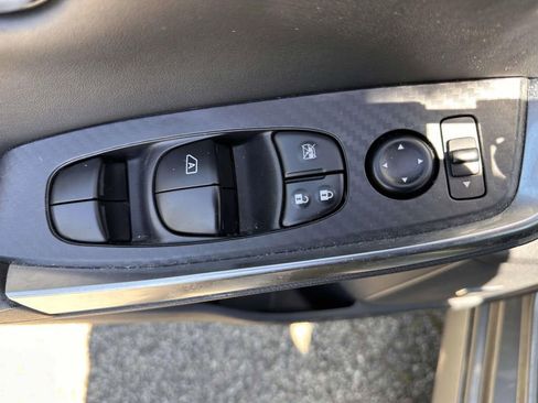 Used 2023 Nissan Sentra SR w/ SR Premium Package FWD image 9