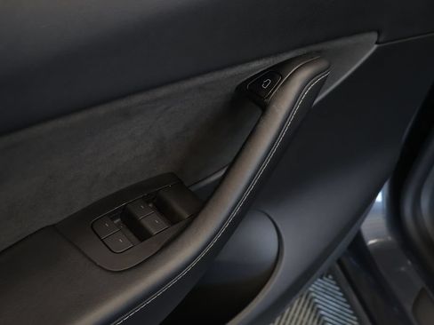 Used 2022 Tesla Model Y Performance AWD/4WD image 16