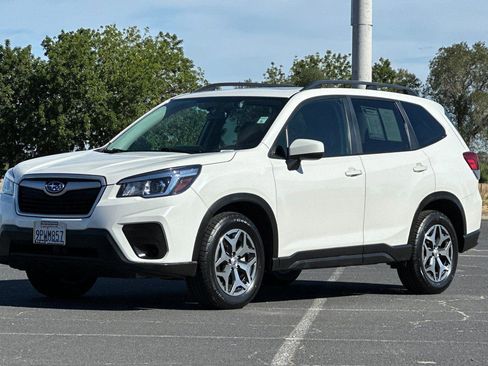 Used 2020 Subaru Forester Premium image 8