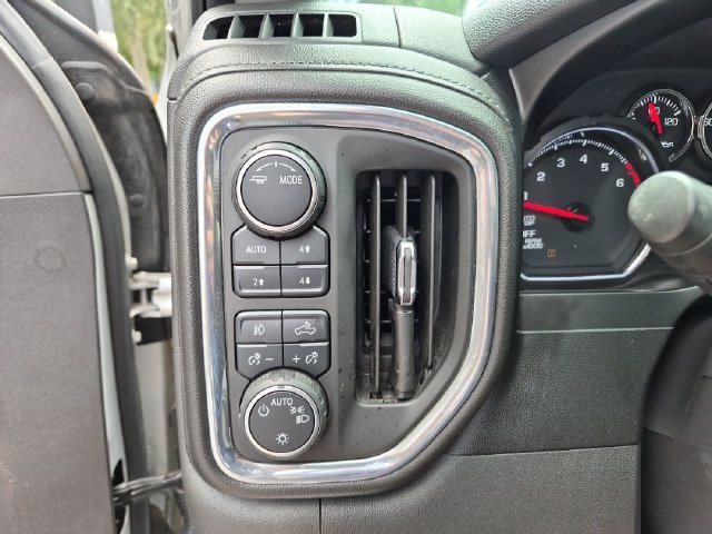 Used 2020 Chevrolet Silverado 1500 RST AWD/4WD image 19