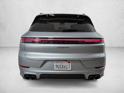 Used 2025 Porsche Cayenne image 10