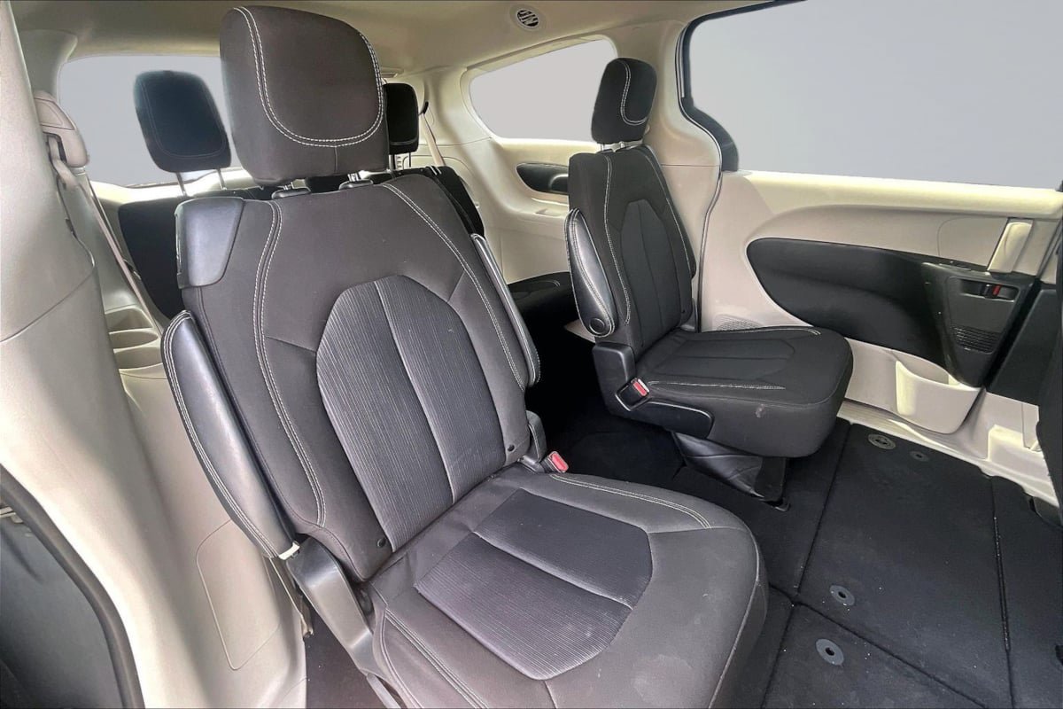 Used 2023 Chrysler Voyager LX FWD image 27