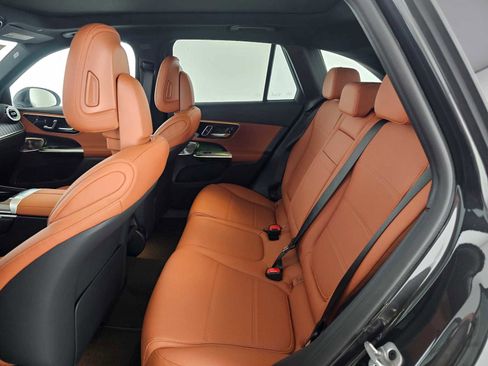 Used 2026 Mercedes-Benz GLC 300 image 16