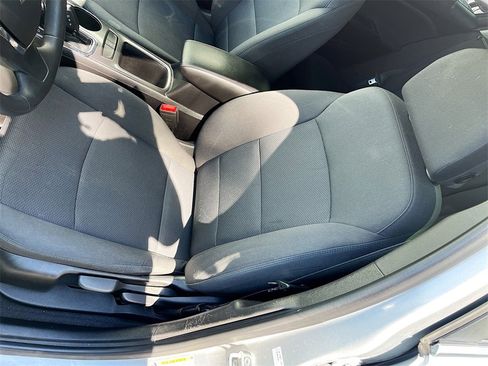 Used 2018 Chevrolet Cruze LT image 18