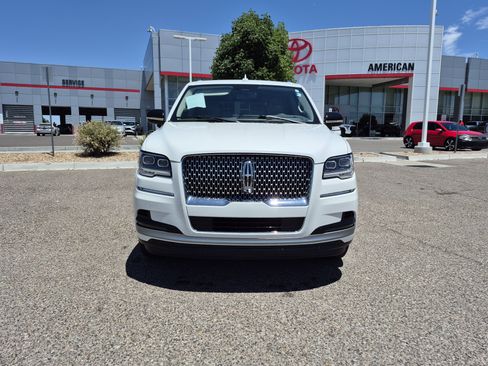 Used 2023 Lincoln Navigator Reserve AWD/4WD image 8