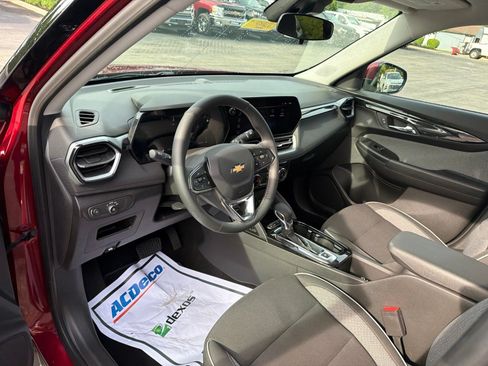 Used 2024 Chevrolet TrailBlazer LT w/ LT Cold Weather Package FWD image 10