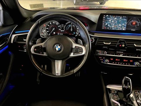 Used 2019 BMW 530e w/ M Sport Package RWD image 5