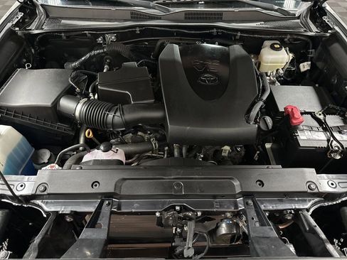 Used 2021 Toyota Tacoma TRD Off-Road w/ Technology Package AWD/4WD image 39