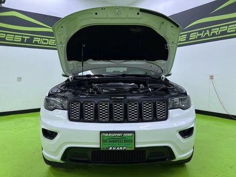 Used 2021 Jeep Grand Cherokee Laredo X AWD/4WD image 4