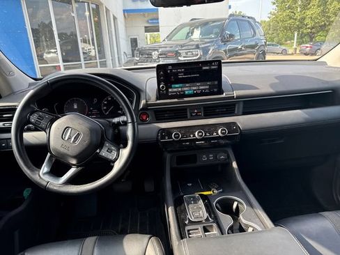 Used 2023 Honda Pilot Touring image 9