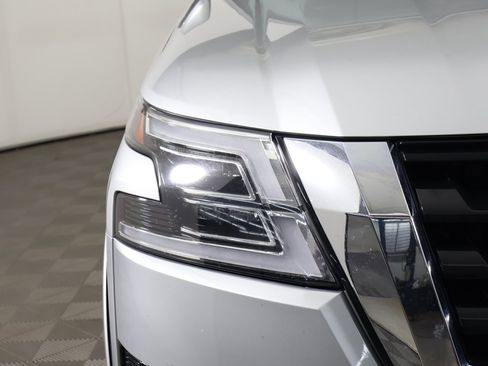 Used 2023 Nissan Armada SL image 16