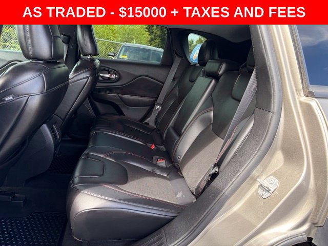 Used 2019 Jeep Cherokee Trailhawk w/ Cold Weather Group AWD/4WD image 15