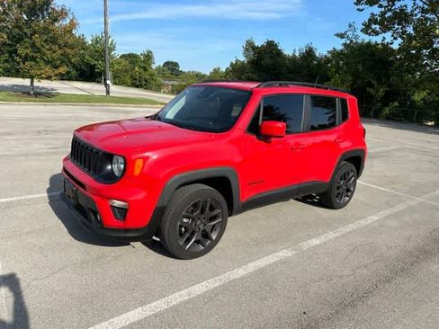 Certified 2022 Jeep Renegade Latitude AWD/4WD image 2