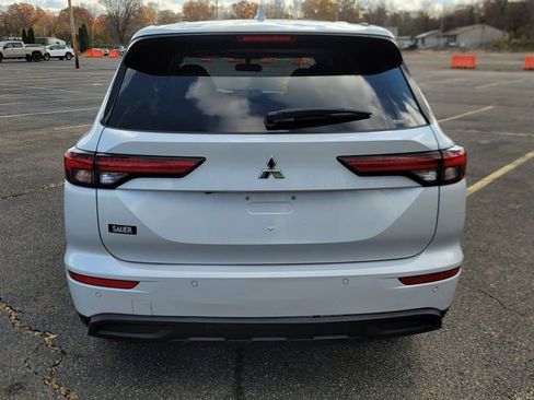 Used 2022 Mitsubishi Outlander ES image 10