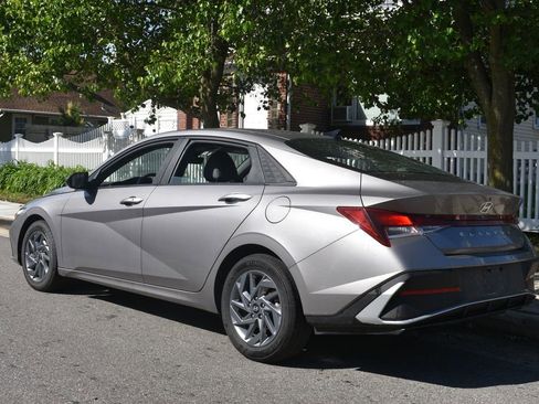 Used 2024 Hyundai Elantra SEL FWD image 7
