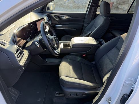 Used 2024 Chevrolet Traverse LT image 10