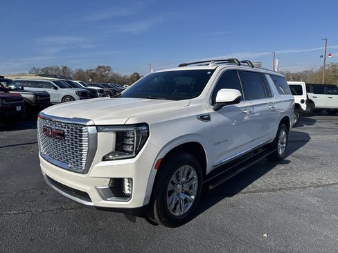 Used 2022 GMC Yukon XL Denali image 2