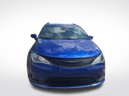 Used 2020 Chrysler Pacifica Touring-L FWD image 8