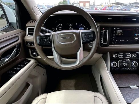 Used 2023 GMC Yukon Denali AWD/4WD image 7