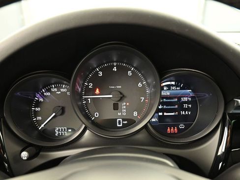 Certified 2026 Porsche Macan AWD/4WD image 18
