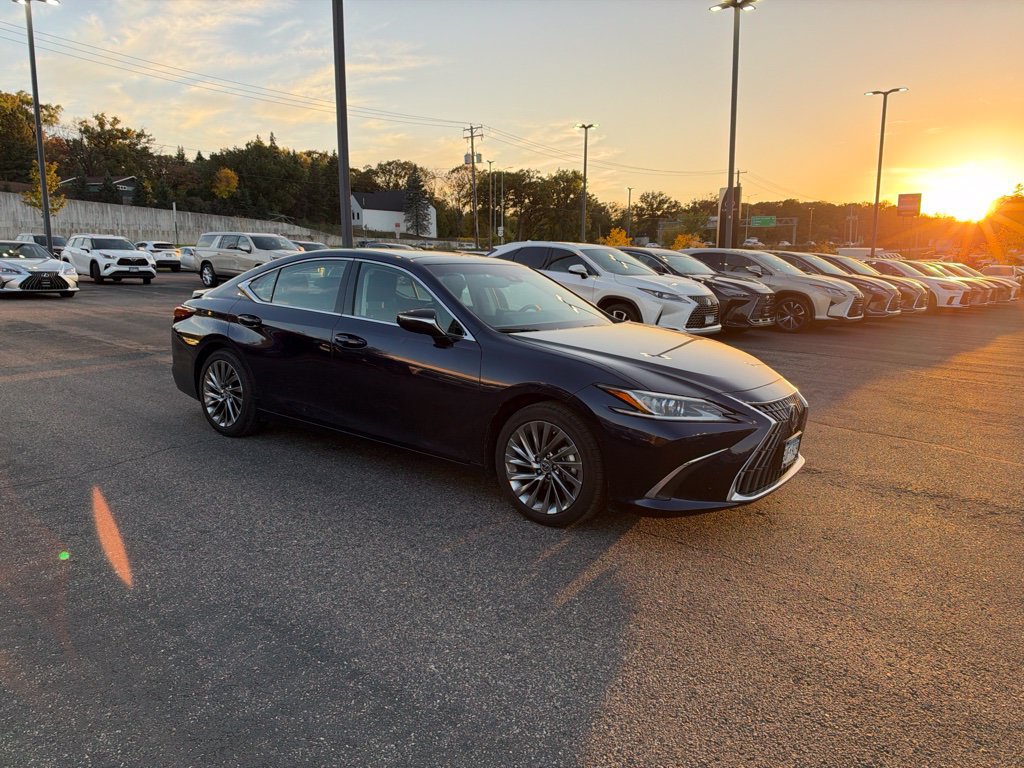 Used 2025 Lexus ES 350 w/ Luxury Package FWD image 7