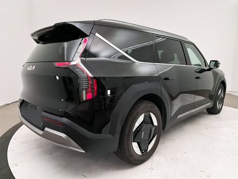 Certified 2024 Kia EV9 Wind AWD/4WD image 18