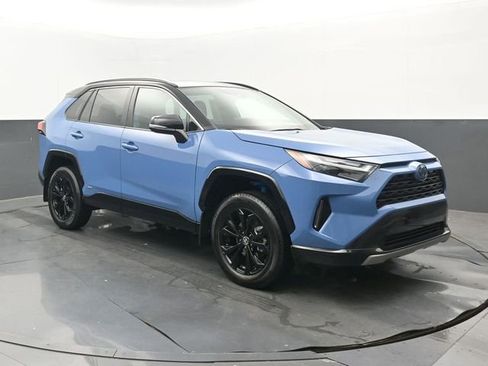 Used 2024 Toyota RAV4 XSE w/ Weather Package AWD/4WD image 3