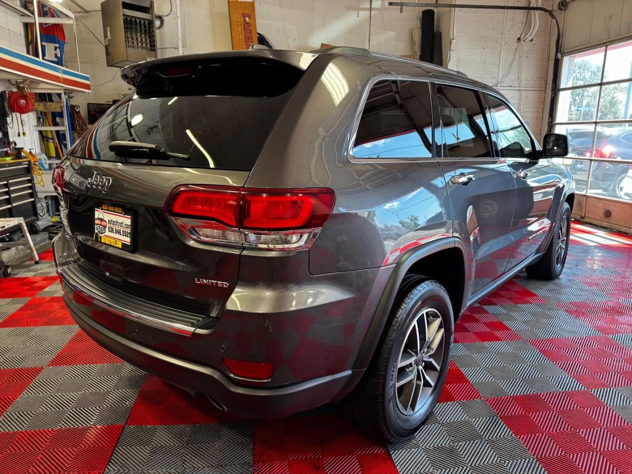 Used 2020 Jeep Grand Cherokee Limited AWD/4WD image 7