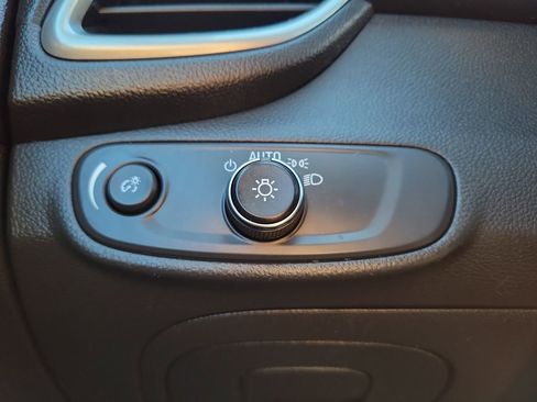 Used 2018 Chevrolet Trax LT w/ LT Convenience Package image 23