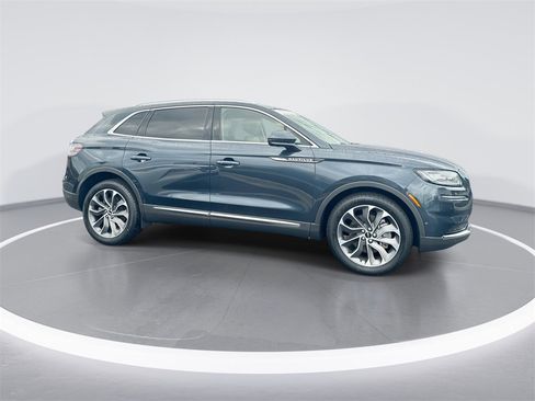 Used 2022 Lincoln Nautilus Reserve image 9