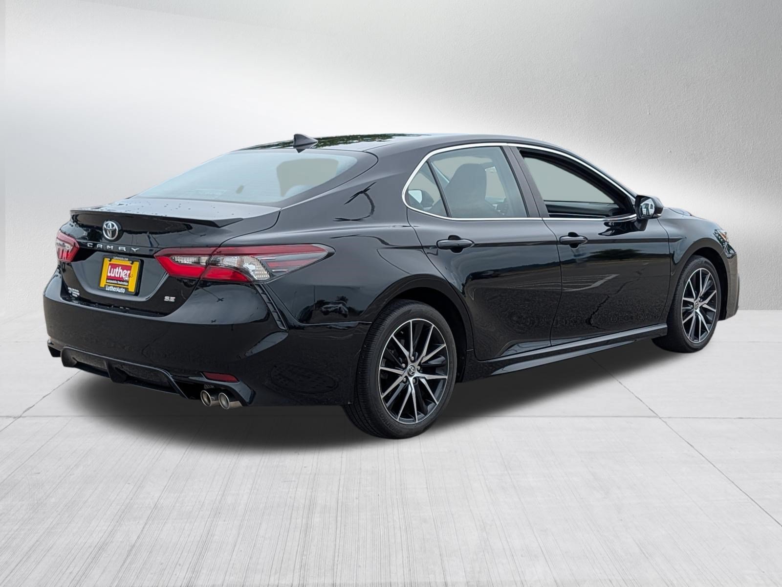 Used 2023 Toyota Camry SE FWD image 7