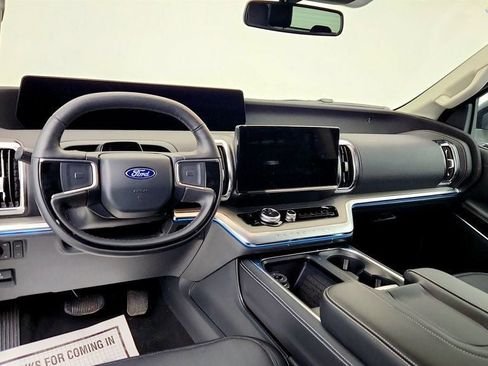 Used 2025 Ford Expedition Max Platinum image 13