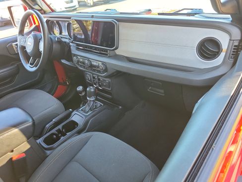 Used 2024 Jeep Wrangler Unlimited Sport AWD/4WD image 13