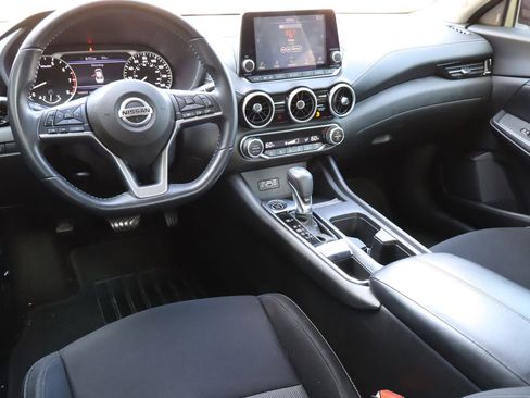 Used 2020 Nissan Sentra SV w/ Electronics Package FWD image 4