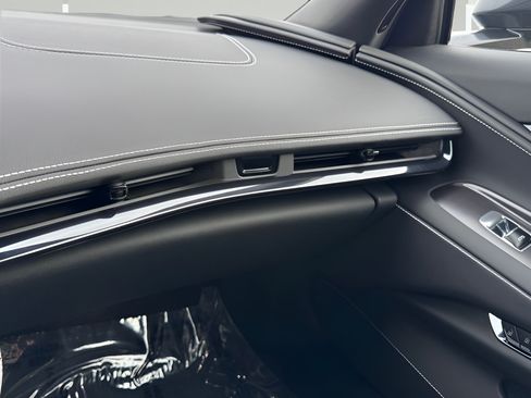 Used 2024 Chevrolet Corvette Stingray Preferred Cpe w/ Stealth Interior Trim Package RWD image 33