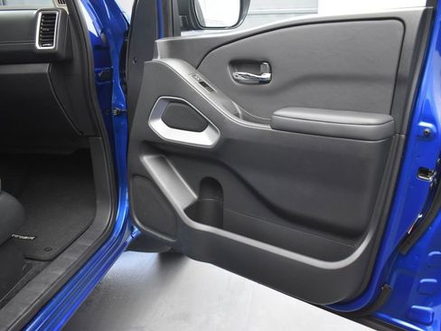 Used 2024 Nissan Frontier SV image 26