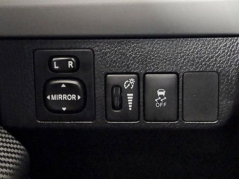 Used 2014 Toyota RAV4 LE FWD image 24
