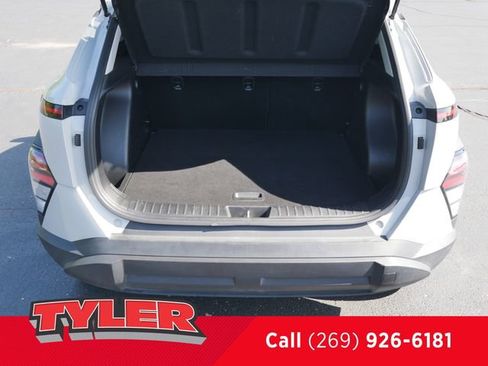 Used 2024 Hyundai Kona SEL AWD/4WD image 16