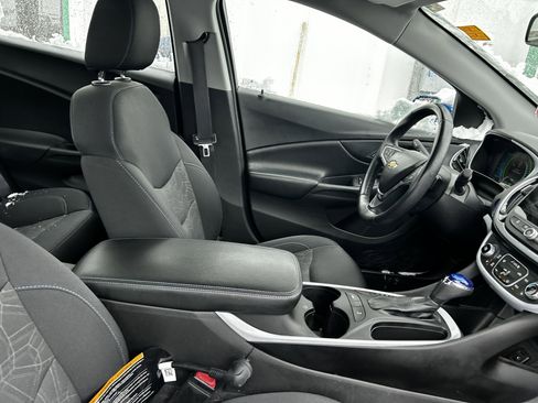 Used 2016 Chevrolet Volt LT w/ Comfort Package FWD image 12