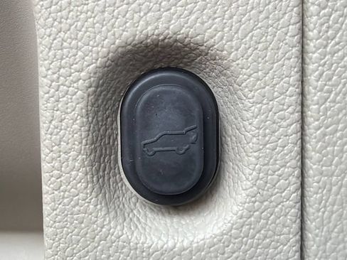 Used 2015 Cadillac Escalade ESV Luxury RWD image 19