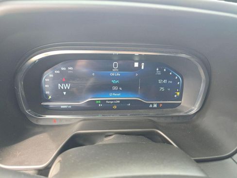 Used 2022 Chevrolet Tahoe Z71 w/ Luxury Package image 17