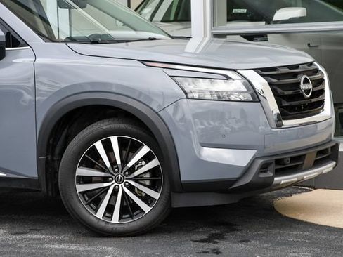Used 2025 Nissan Pathfinder Platinum AWD/4WD image 13