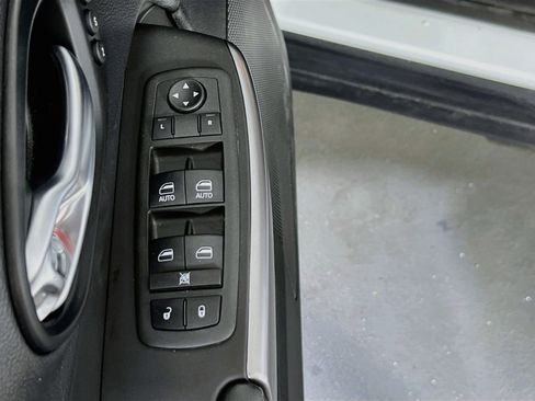 Used 2022 Jeep Cherokee Limited w/ Elite Package image 18